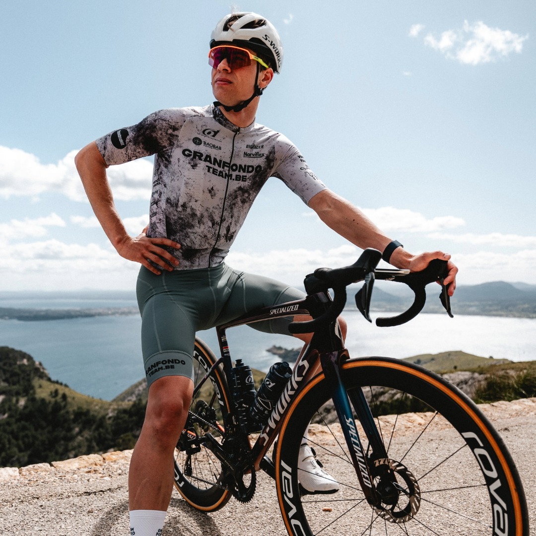 ICON BIBSHORTS SMOOTH ONE｜オーダーサイクルジャージならBIORACER